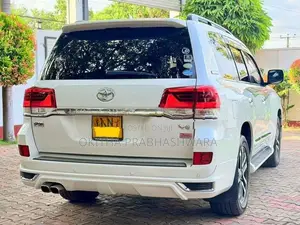 Toyota Land Cruiser V8 ZX PETROL 2010