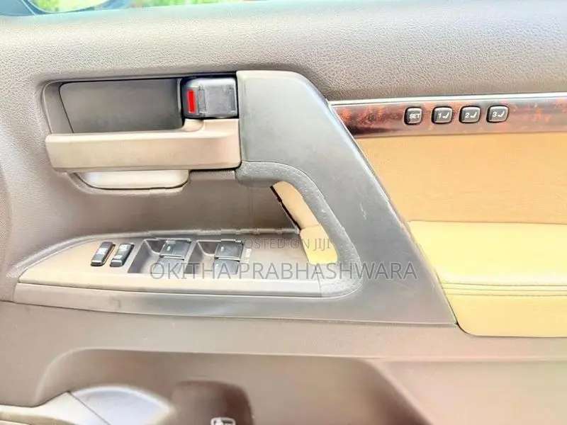 Toyota Land Cruiser V8 ZX PETROL 2010