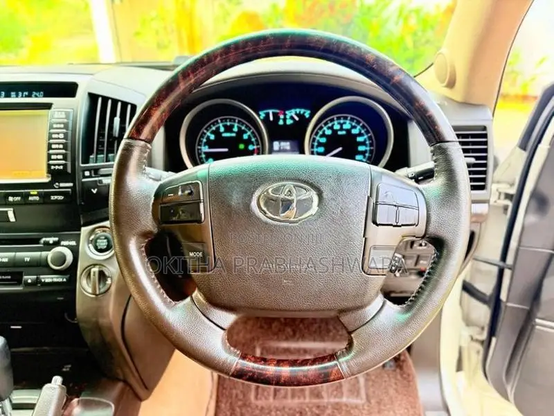 Toyota Land Cruiser V8 ZX PETROL 2010
