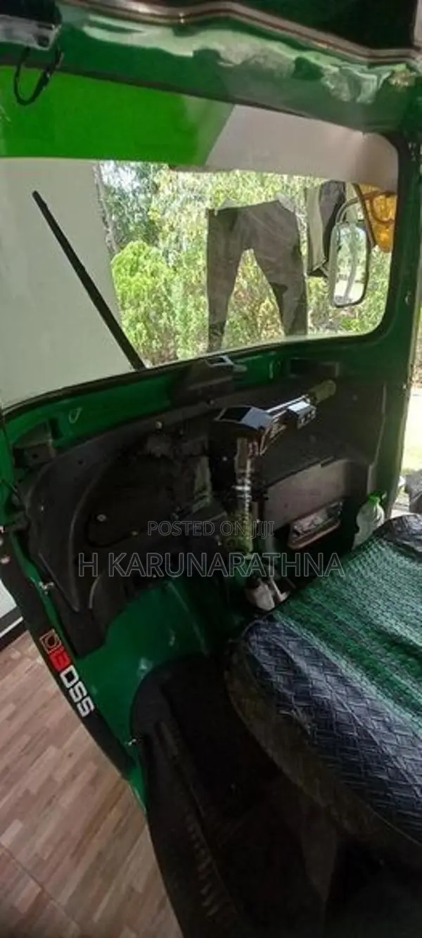 Bajaj RE 2016