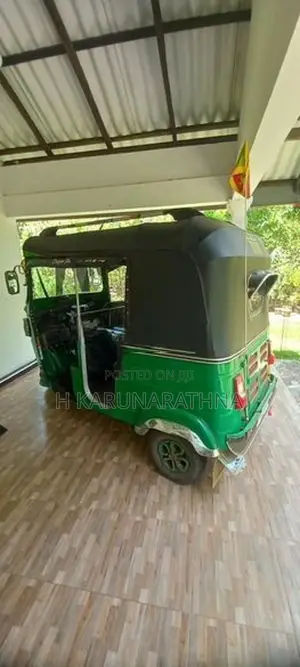 Bajaj RE 2016