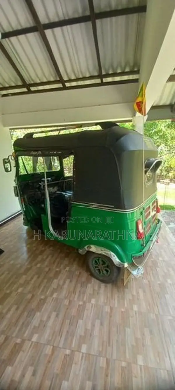 Bajaj RE 2016