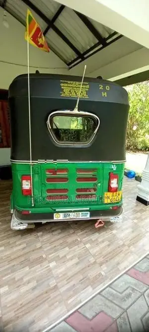 Bajaj RE 2016