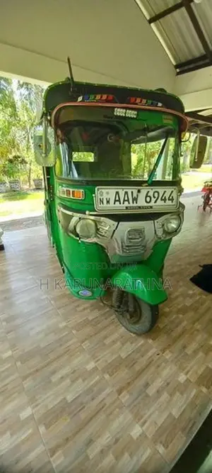 Bajaj RE 2016