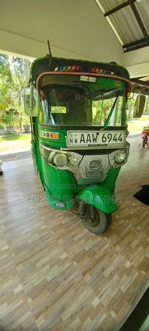 Bajaj RE 2016