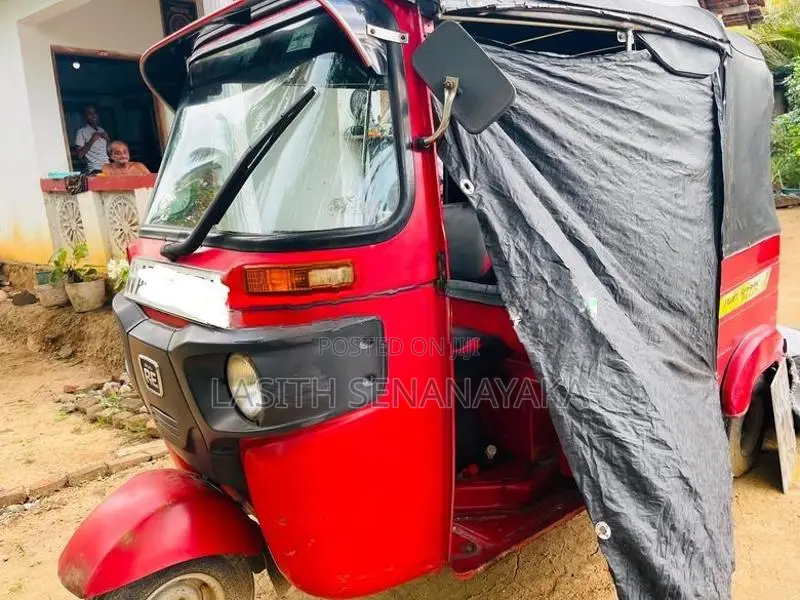 Bajaj RE 2015