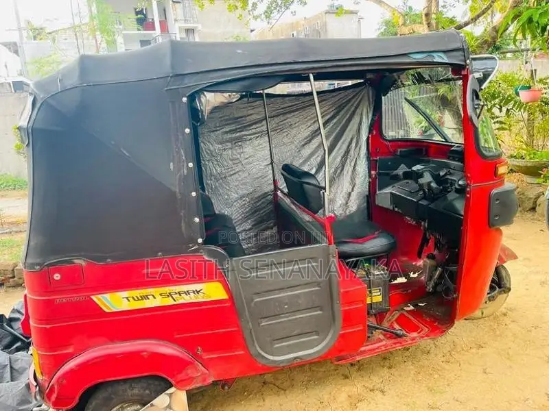 Bajaj RE 2015