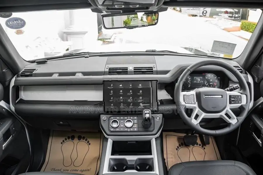 Land Rover Defender P300 Fuji White 2026