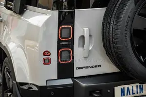 Land Rover Defender P300 Borasco Grey 2026