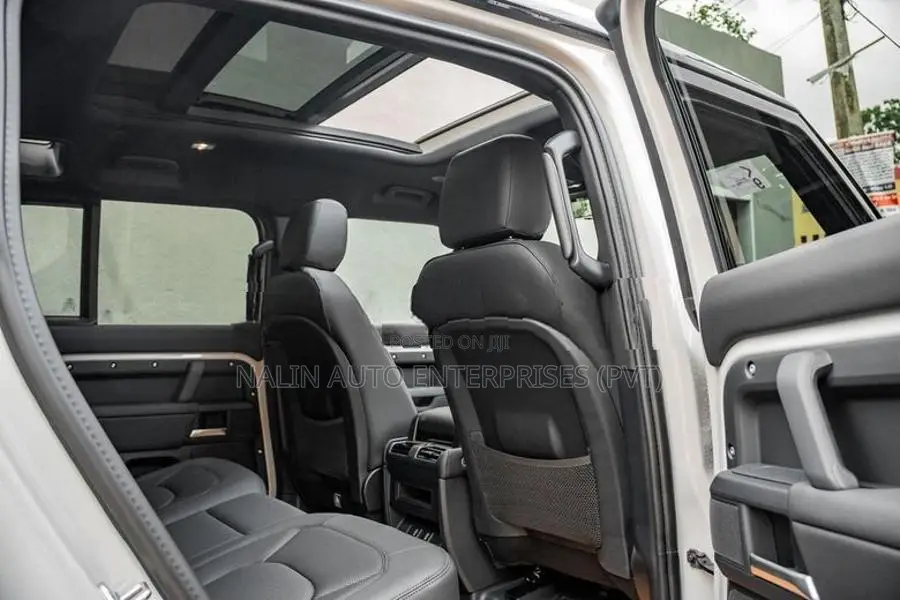 Land Rover Defender P300 Borasco Grey 2026