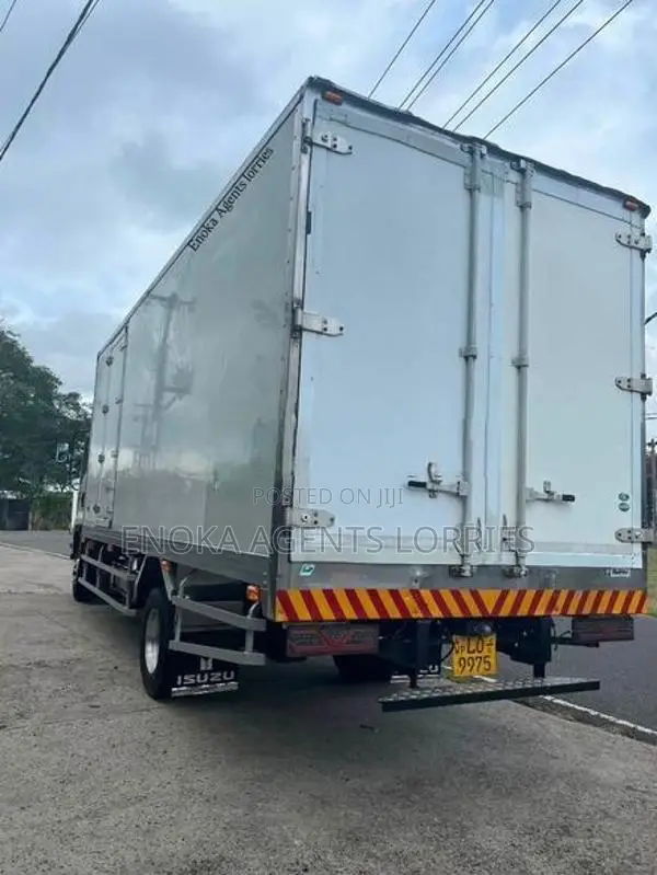 Isuzu Forward 20ft Freezer Lorry 2011