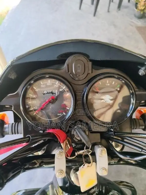 Bajaj CT100 2025