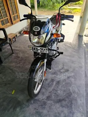 Bajaj CT100 2025