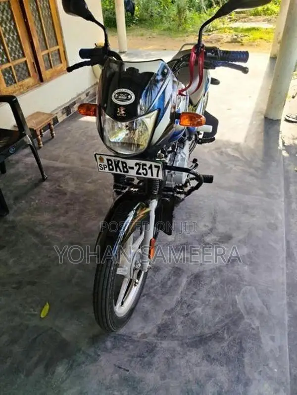 Bajaj CT100 2025