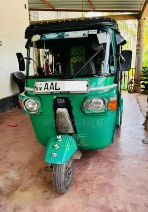 Bajaj RE 205 2013