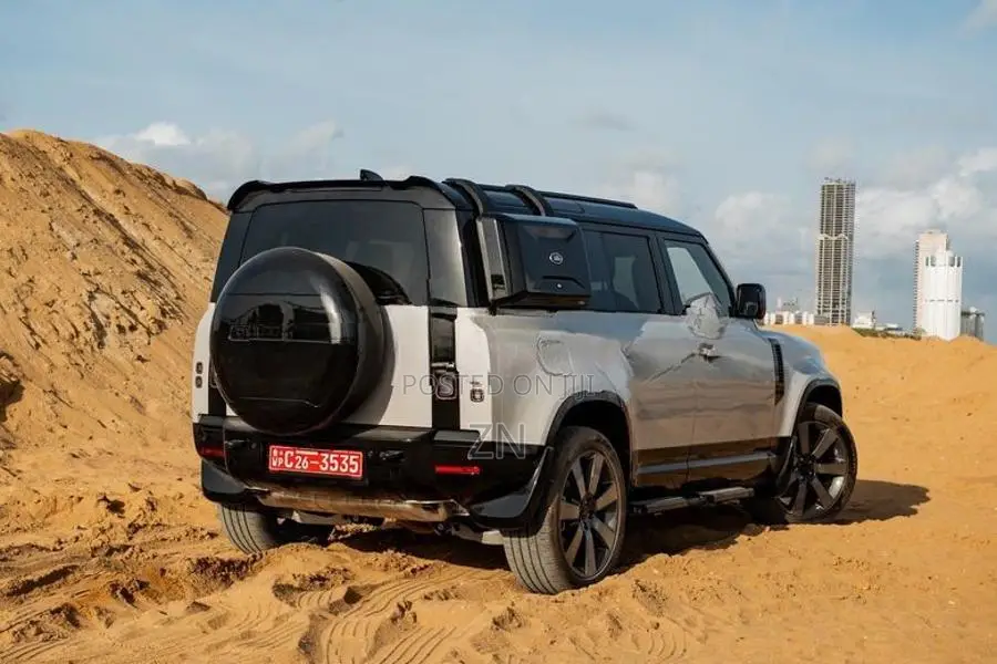 Land Rover Defender P300e X-Dynamic HSE 2026