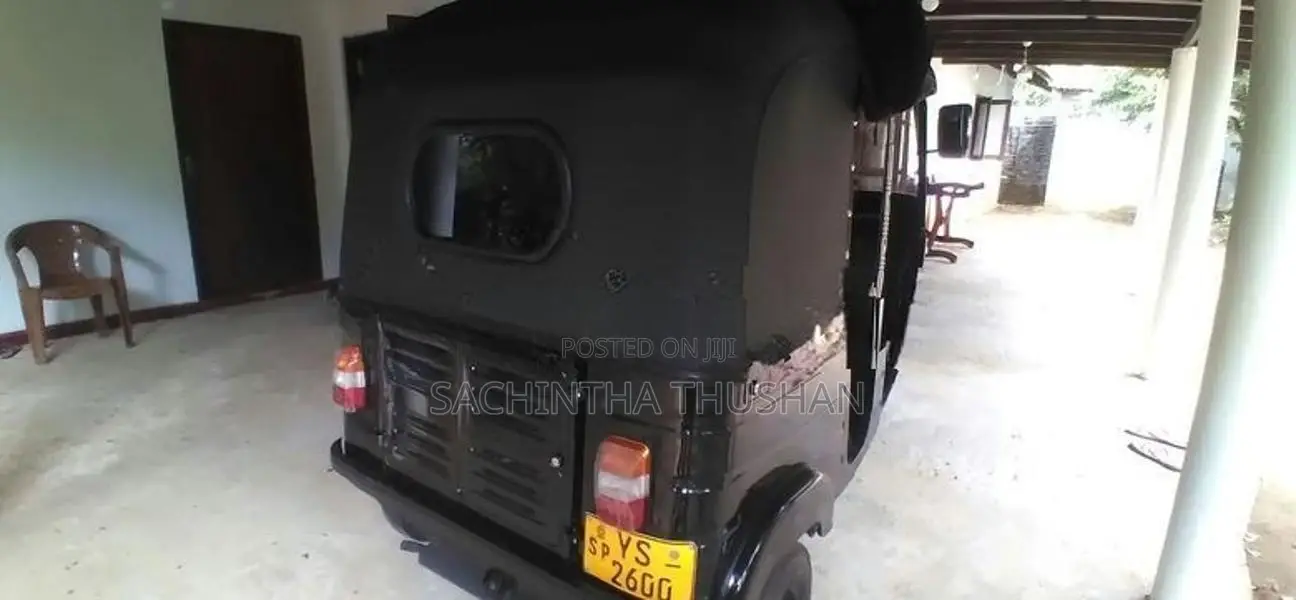 Bajaj RE 205 2011