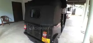 Bajaj RE 205 2011