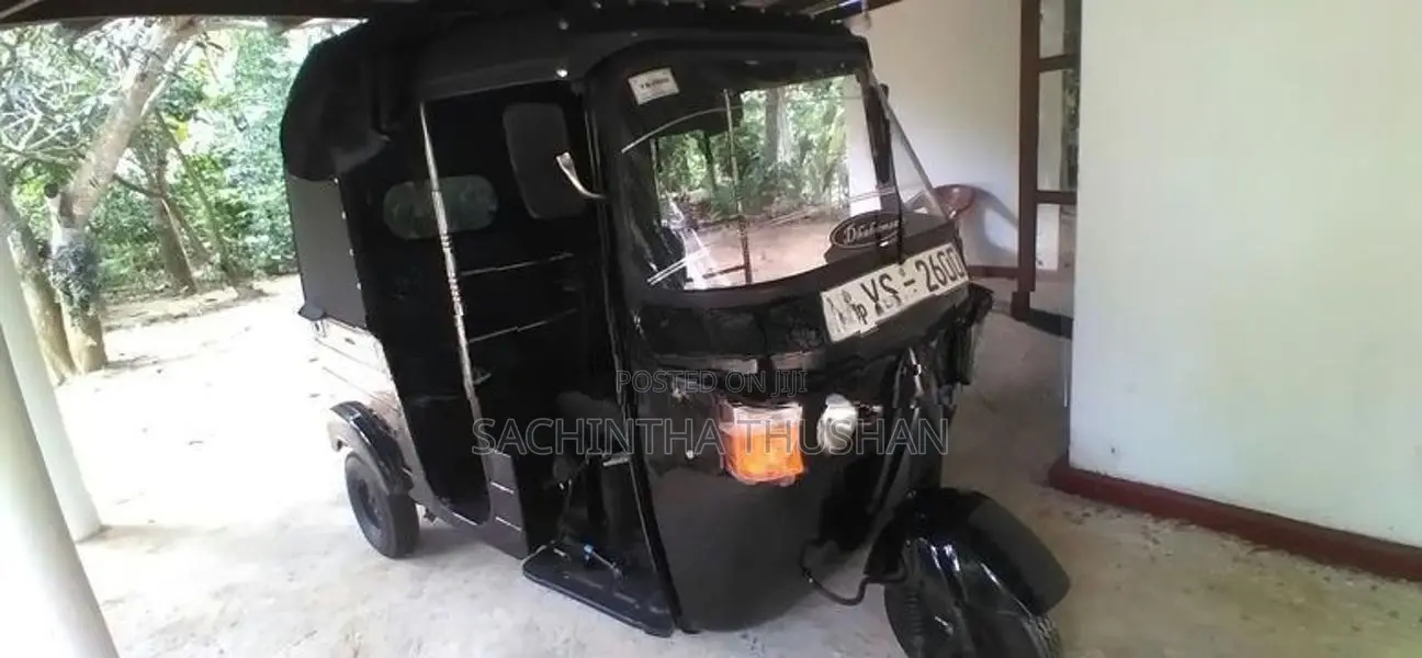 Bajaj RE 205 2011
