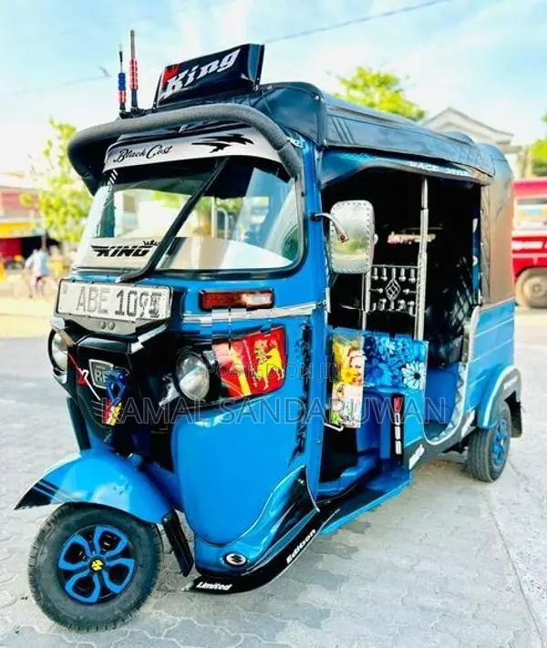 Bajaj RE 2016