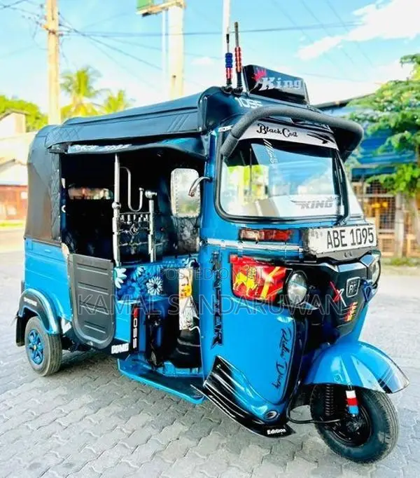Bajaj RE 2016