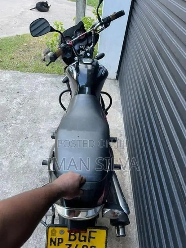 Bajaj Discover 100 2017