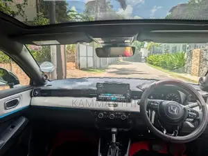 Honda Vezel Z Play Moonroof 2025