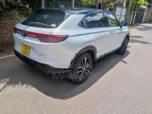 Honda Vezel Z Play Moonroof 2025