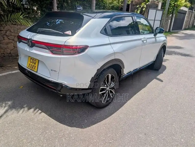 Honda Vezel Z Play Moonroof 2025
