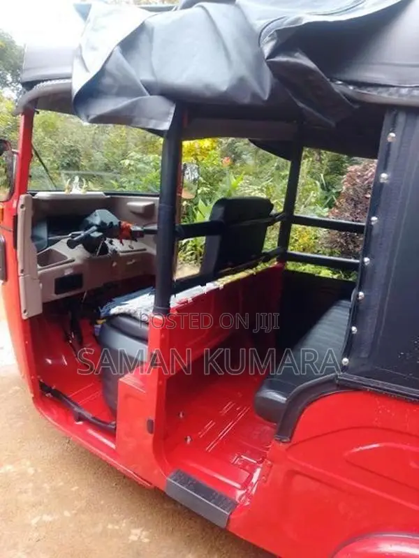 Bajaj RE 2025