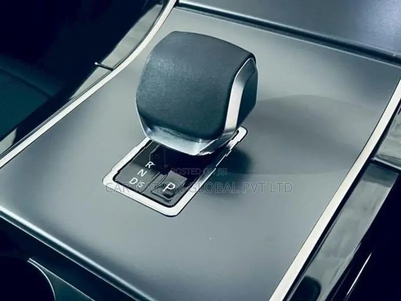 Land Rover Range Evoque Dynamic HSE P300e 2025