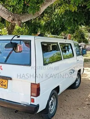 Mitsubishi Delica 52 6704 1989