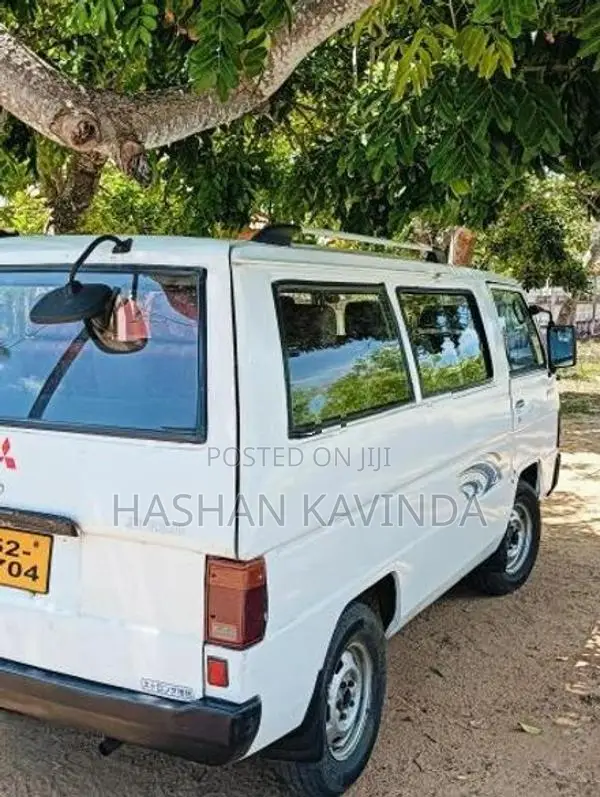 Mitsubishi Delica 52 6704 1989