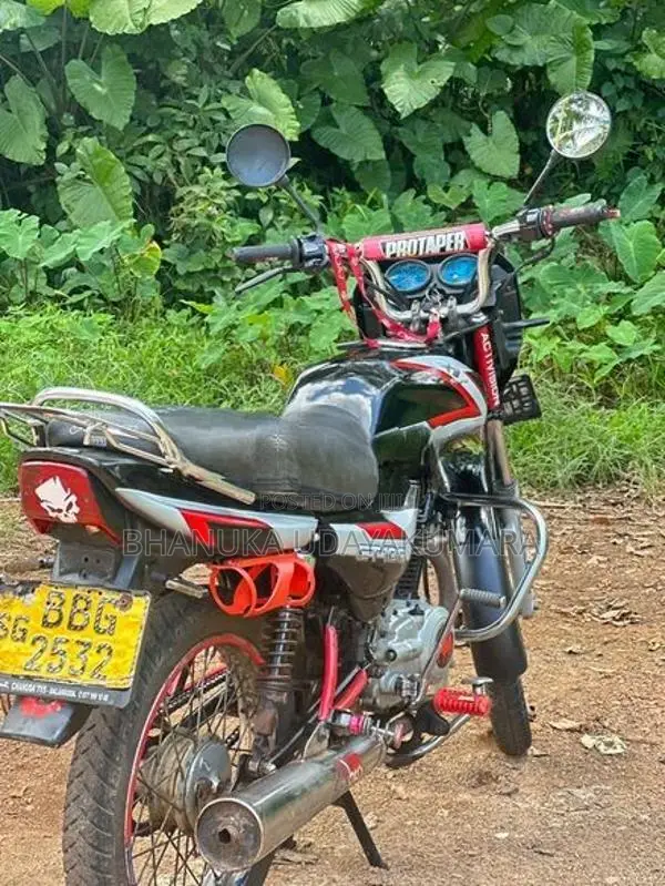 Bajaj CT100 2014