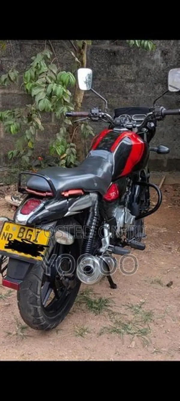 Bajaj V15 2016
