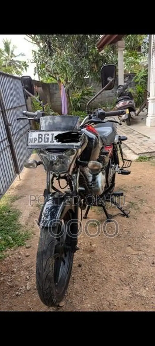 Bajaj V15 2016