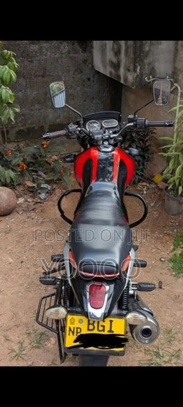 Bajaj V15 2016