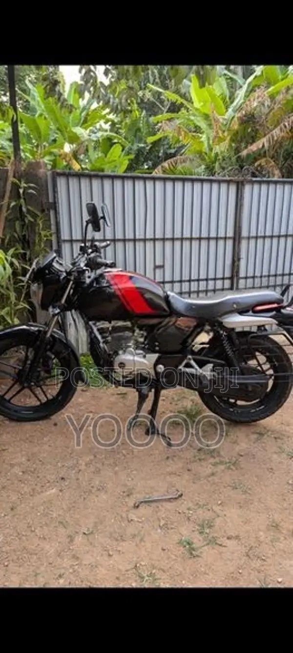 Bajaj V15 2016