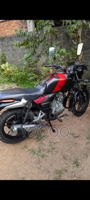Bajaj V15 2016