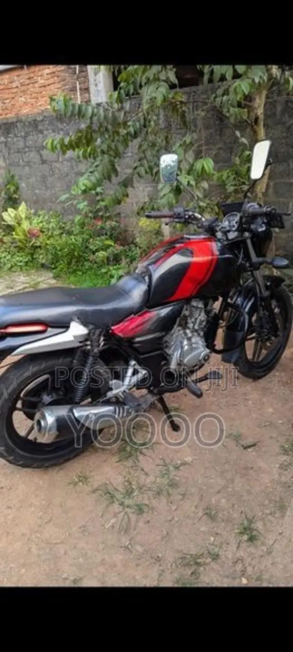 Bajaj V15 2016