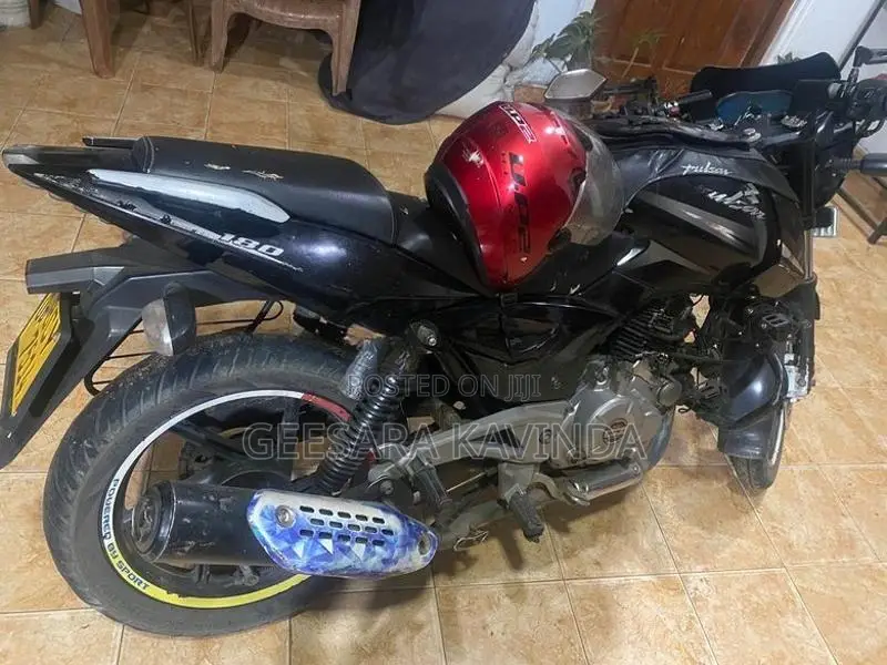 Bajaj Pulsar 180 2015
