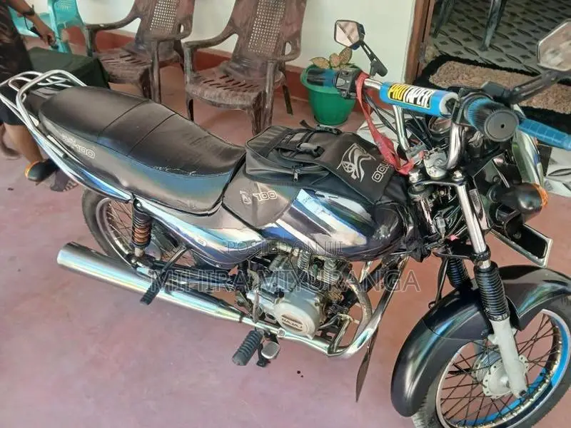 Bajaj CT100 2013