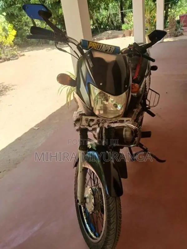 Bajaj CT100 2013