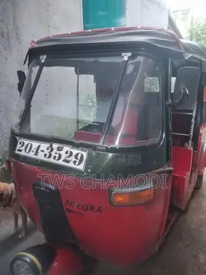Bajaj RE 2000