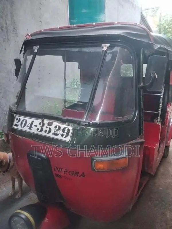 Bajaj RE 2000