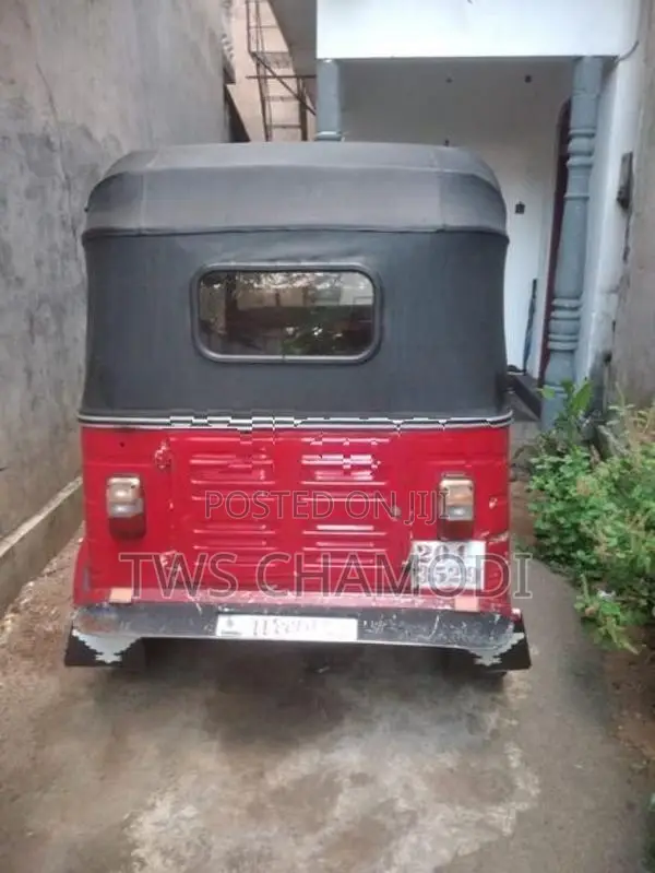 Bajaj RE 2000
