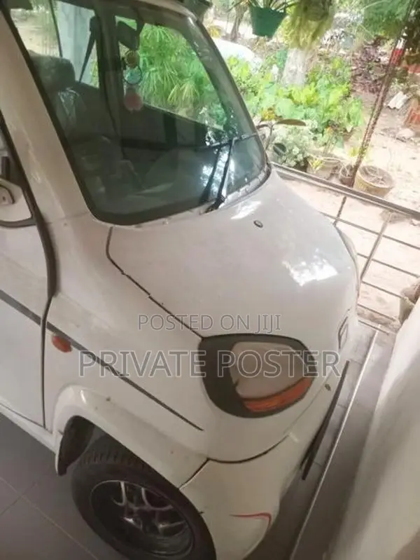 Bajaj Qute 2017