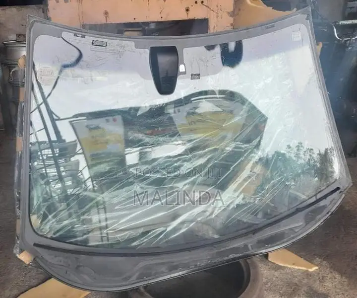 Honda Vezel (Rs) Windscreen 2017 - Reconditioned