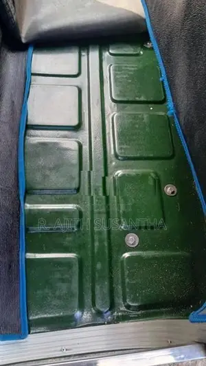 Bajaj RE 2004