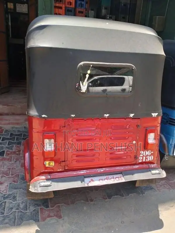 Bajaj RE 2000